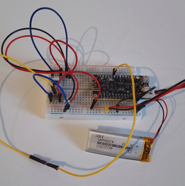 Picture of LD1500SB with ESP32, Power LED and LiPo battery.