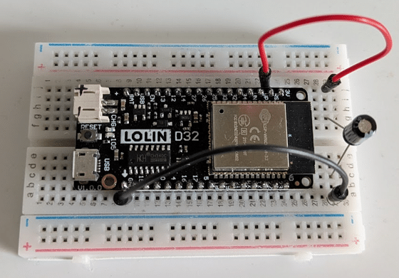 1µF Capacitor between EN and GND for WEMOS Lolin 32D on breadboard